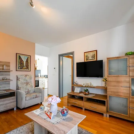 Emma Apartment *